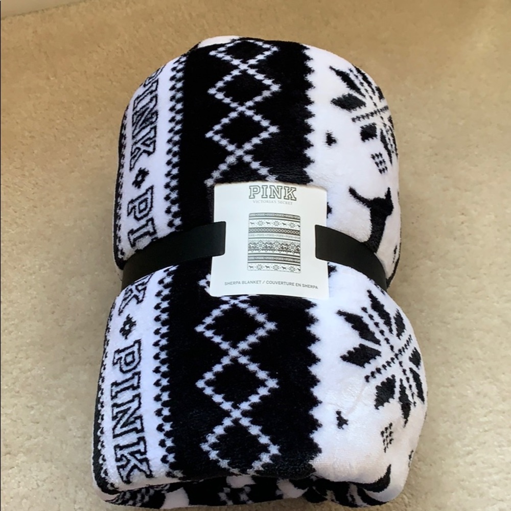 pink victoria’s secret sherpa blanket